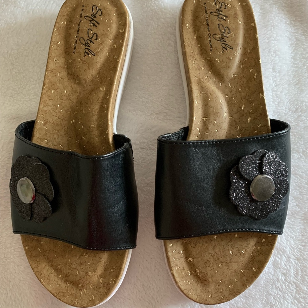 Soft Style Black Floral Women's Sandals